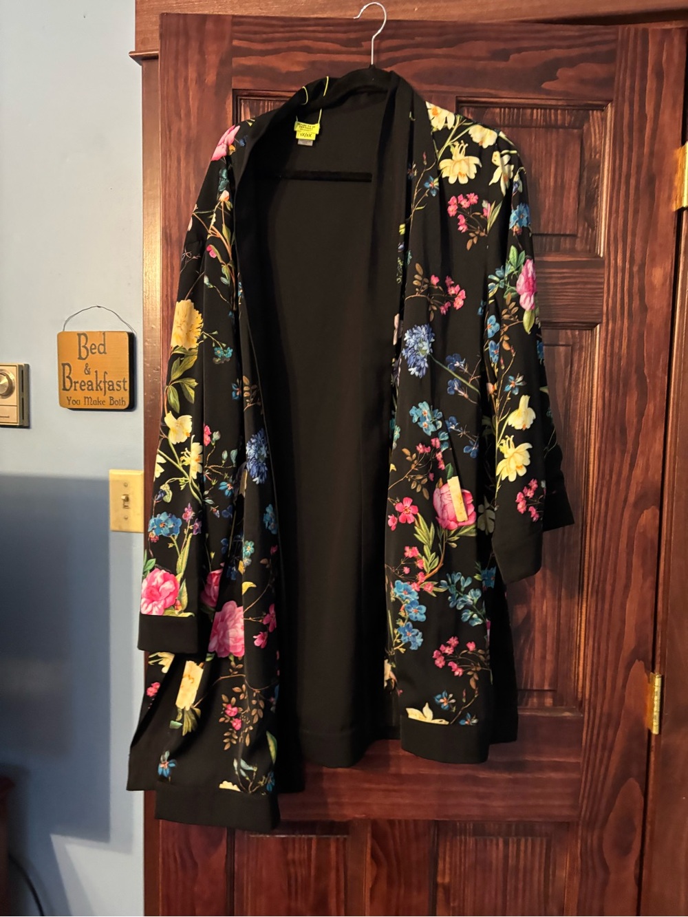 Women’s Black Floral Open-Front Stella and Dot kimono